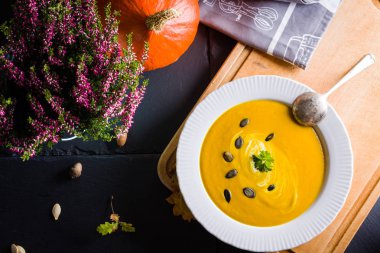 kabak çekirdeği ile kabak çorbası