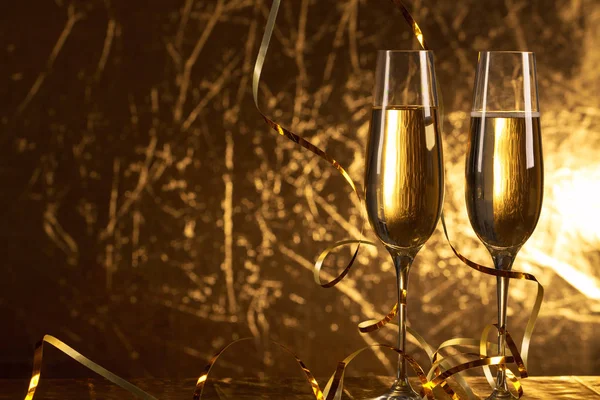 Two wineglasses with champagne. — Stock Photo, Image