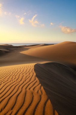Gran Canaria ada, Maspalomas kum tepelerine yatay peyzaj.