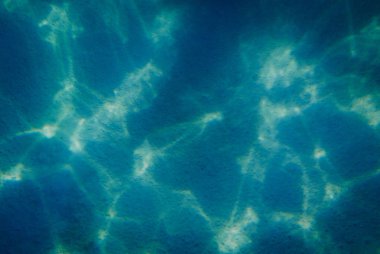 Yeşil sualtı arka plan. Işık ışınları