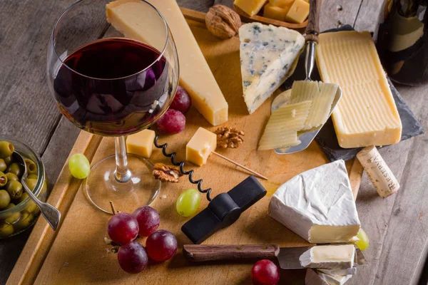 Palette Many Types Cheese Some Grapes Olives Wine — Stock Photo, Image