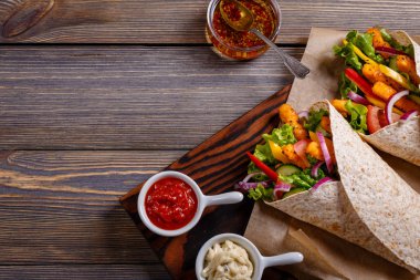 Meksika özel: Tortilla tavuk ve sebze ile. 