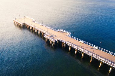 Gdynia Orlowo 'daki iskelede hava manzarası.