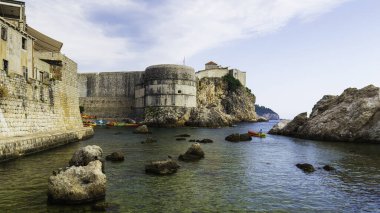 Hırvatistan 'ın en ünlü turizm kenti olan Dubrovnik' in güzel kıyı şeridi manzarası. 