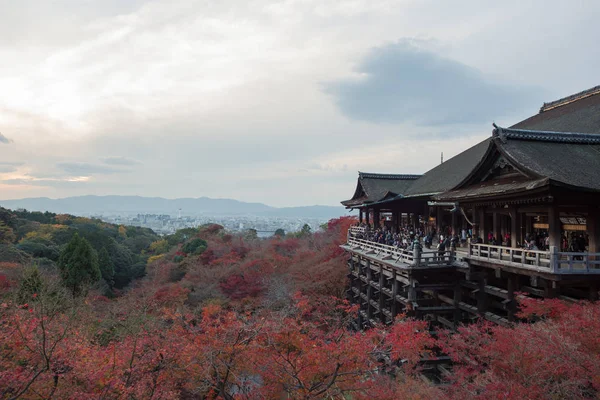Tempio di dera di Kiyomizu in autunno — Foto Stock