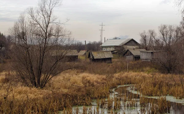 ロシアの村の秋の風景. — ストック写真