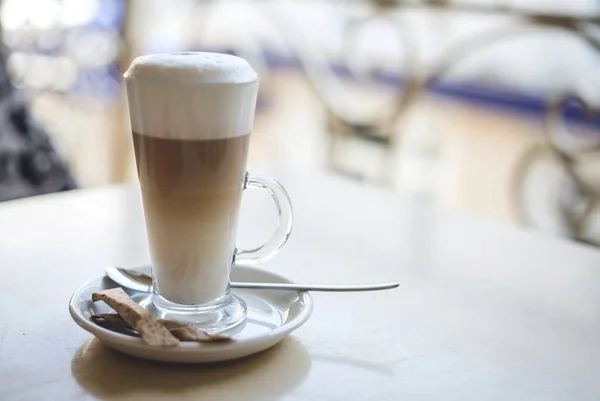 Copo Latte Com Açúcar Placa Branca — Fotografia de Stock