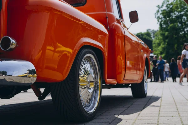 Orange Pickup Retro Słoneczny Letni Dzień — Zdjęcie stockowe