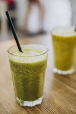 İştah açıcı taze sebze püresi. Ispanak püresi.