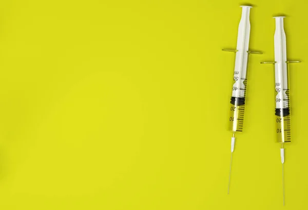 Dosis Inyección Vacuna Contra Coronavirus Una Jeringa Con Aguja Frasco —  Fotos de Stock