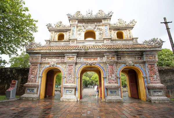 Hue Vietnam 0011Oct152019 Verzierte Und Aufwendig Geschnitzte Eingangstür Zum Ehemaligen — Stockfoto