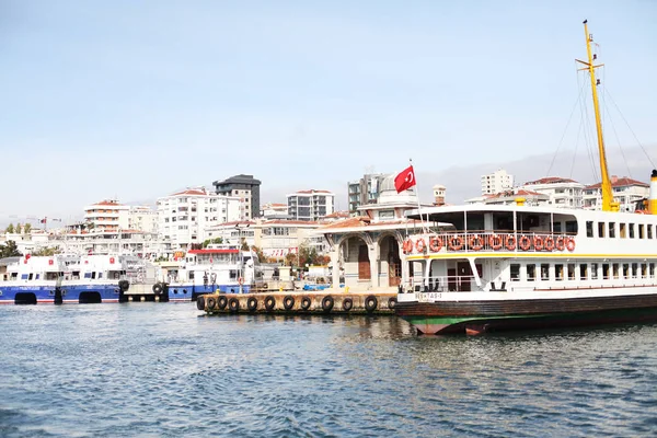 Ferryboats no porto de Besiktas — Fotografia de Stock