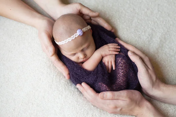 Parents holding sleeping  newborn baby — Stock Photo, Image