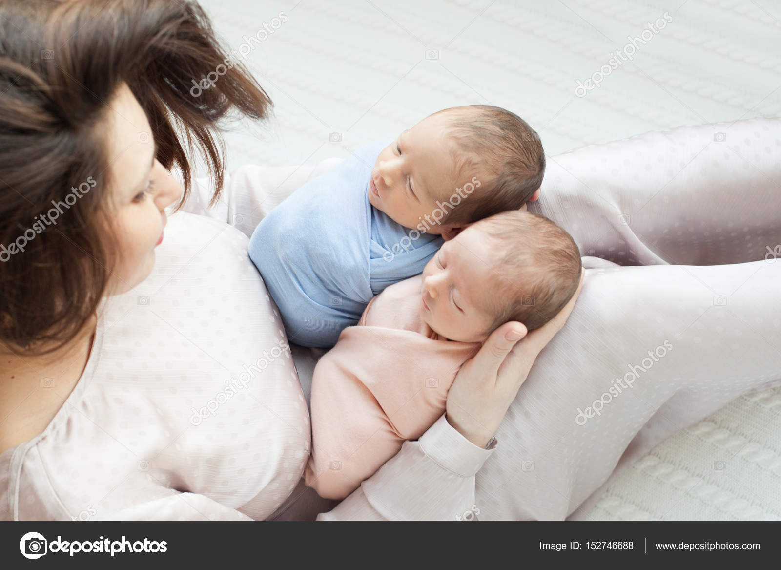 Twin Babies Pictures Images Stock Photos Depositphotos