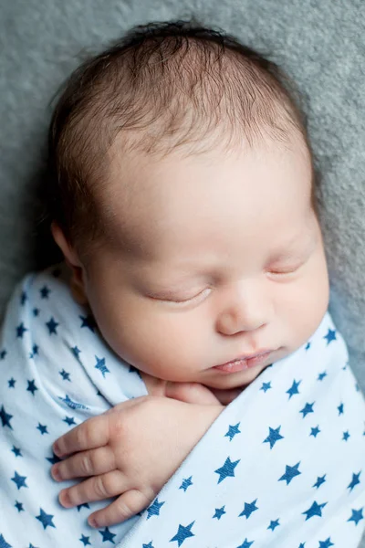 Bebé recién nacido siesta — Foto de Stock
