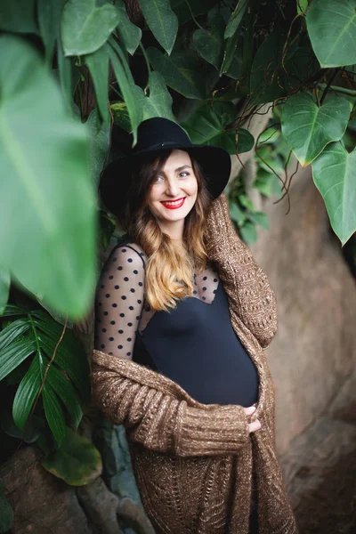 Mujer embarazada hermosa — Foto de Stock