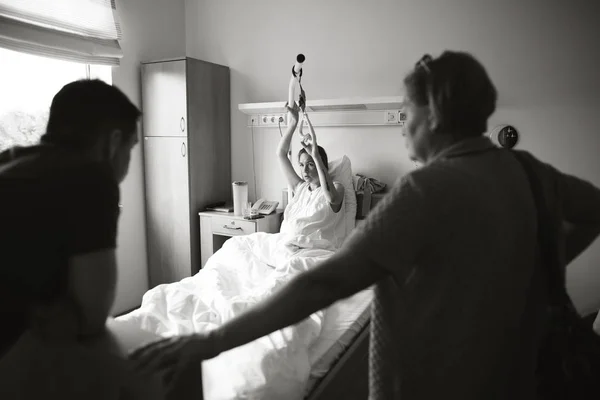 Young Woman Giving Birth Mother Husband Ward Black White — Stock Photo, Image