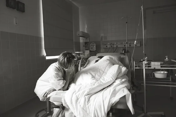 Woman with mother before birth — Stock Photo, Image