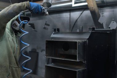 Adam spreyler siyah boya katı yakıtlı kazan
