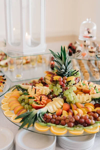 Cut fruit and berry stand served on glass tray — Stok Foto