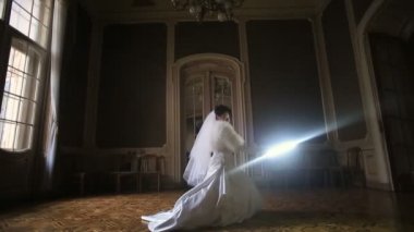 Lightsaber karanlık odada oldukça eğlenceli gelinle. Sıra dışı düğün