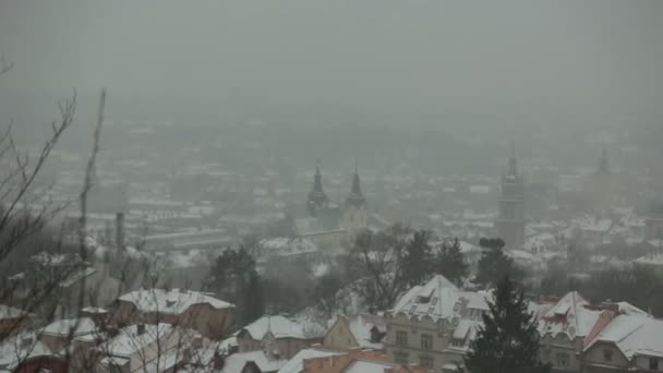 Lviv 시의 아름 다운 겨울 파노라마입니다. 동화 보기 — 비디오