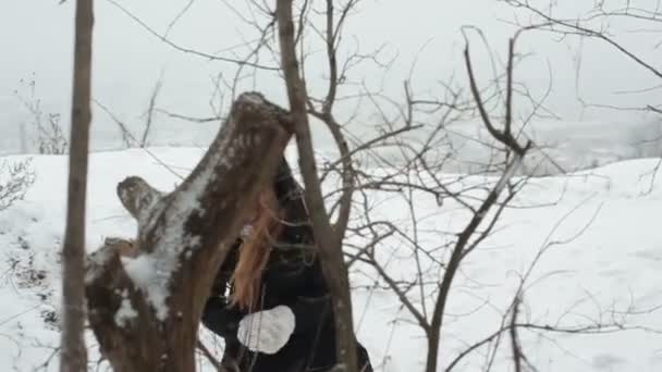 Happy young woman plays with a snow in beautiful winter forest — Stock Video