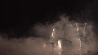 Buz küpleri, alev ve duman streams