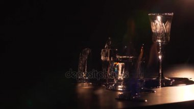 Küpleri buz ve enerji alkol içki yazma