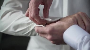 Erkek düğmeleri kadar beyaz gömlek kol düğmeleri