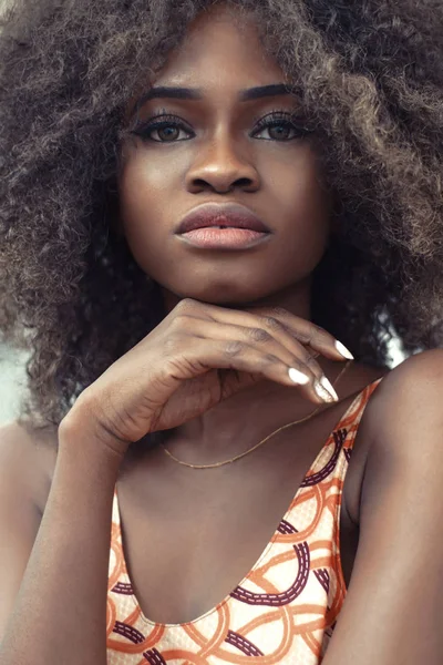 Porträt der schönen afroamerikanischen Mädchen. — Stockfoto