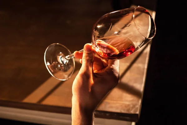 Close-up shot of glass of wine in a hand. — Stock Photo, Image