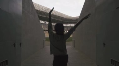 Spor stadyumunda dans genç Afro-Amerikan genç varoluş fotoğraf