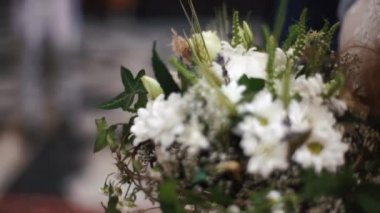 Papatya ve beyaz alan çiçek düğün buket yakın çekim portre oluşuyordu.