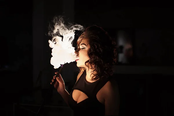 Beautiful curly haired woman smoking hookah. — Stock Photo, Image