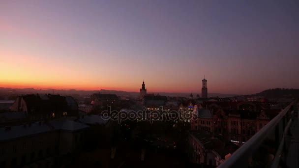 Look over the roofs at evening skies covering the city — Stock Video