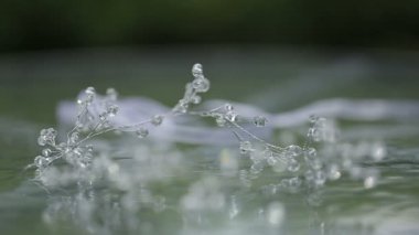 Yakın çekim shot kiriş masanın üzerine metal Aksesuar.