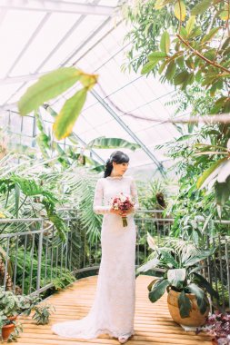 Çar buket neşeli gelinle bir kenara seyir ve serada vaktinizi.