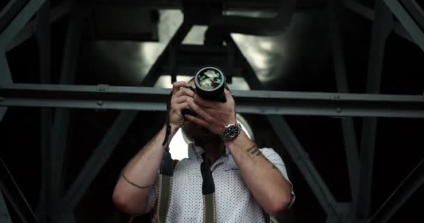 Mens hands held camera closeup — Stock video