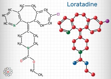 Loratadine C222h23cln2o2 molekülü. Antihistamin, alerji tedavisinde kullanılır. Yapısal kimyasal formül ve molekül modeli. Kafesteki bir kağıt parçası