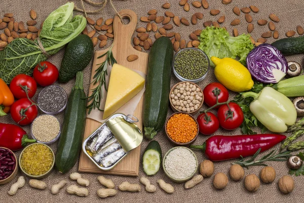 Concepto de alimentación saludable y longevidad. Fuentes alimentarias de omega 3 — Foto de Stock