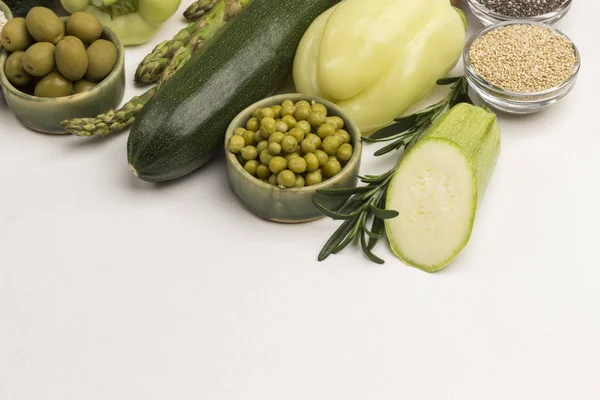 Healthy food for diet and lifestyle: green vegetables, quinoa bulgur chickpeas, flax almond — Stock Photo, Image