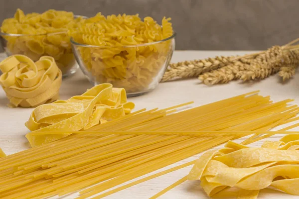 Assorted types of dry Italian pasta. Organic food. — Stock Photo, Image