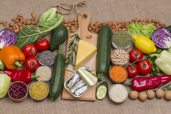 Concepto de alimentación saludable y longevidad. Fuentes alimentarias de omega 3 — Foto de Stock