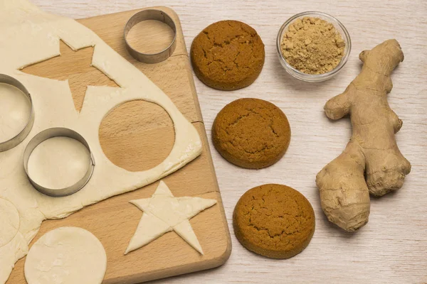 Dough for baking ginger cookies on cutting board, form for cutting cookies — 스톡 사진