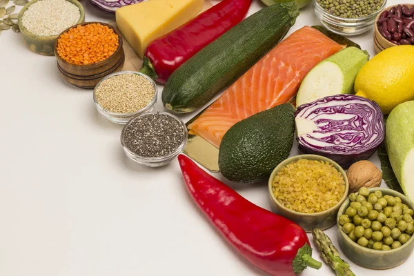 Conjunto de alimentos saludables para una nutrición equilibrada: salmón, queso — Foto de Stock
