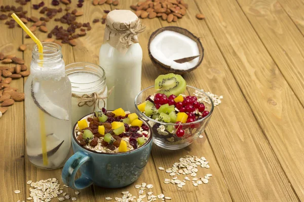 Muesli balanced protein breakfast. Fruits, berries  seeds, nuts. — Stock Photo, Image