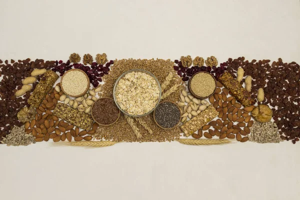 Barra de granola de proteína equilibrada. Frutos secos, semillas, cereales — Foto de Stock