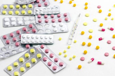 Soğuk algınlığı ve termometreyi tedavi etmek için. Soğuk algınlığı ilaçları. Tıbbi kavramlar ve ilaçlar. Üst görünüm