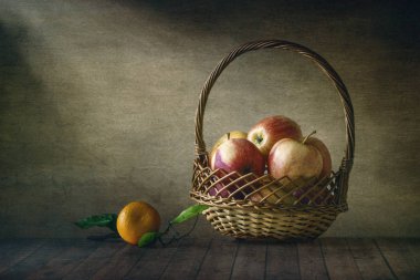   Bir sepet elma ile natürmort